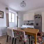 Bright & Perfect Location , 15 Min Eiffel Tower