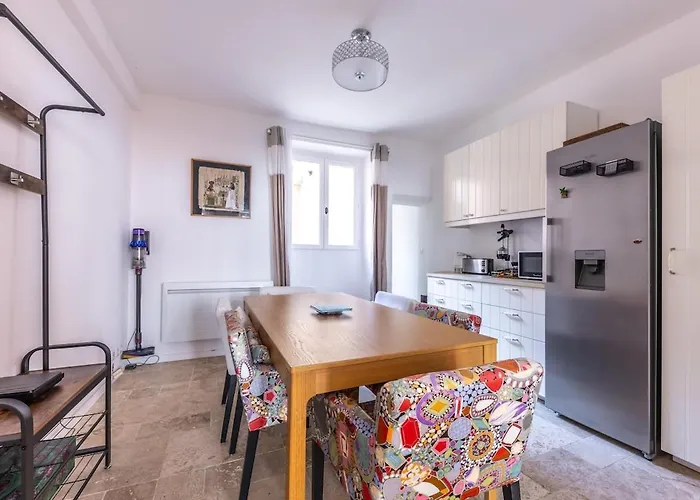 Appartement Bright & Perfect Location , 15 Min Eiffel Tower Parijs