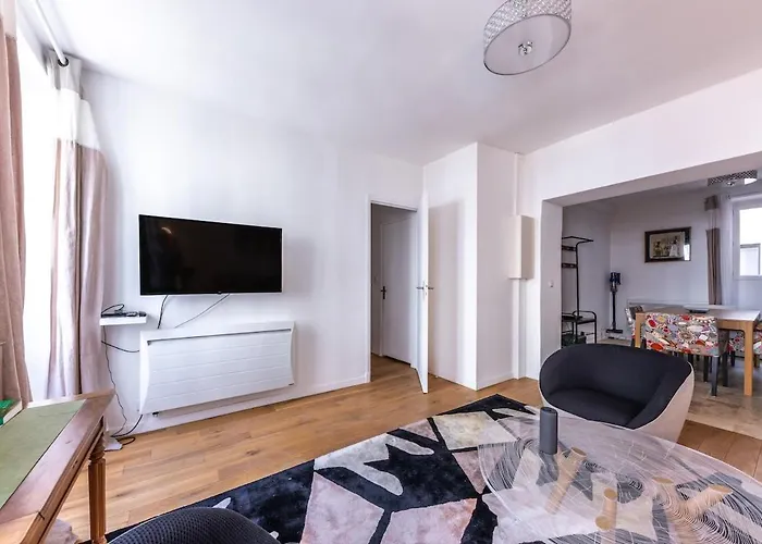 Bright & Perfect Location , 15 Min Eiffel Tower *